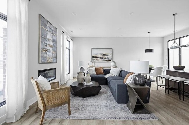 Photo - 705 E 16th St Townhome