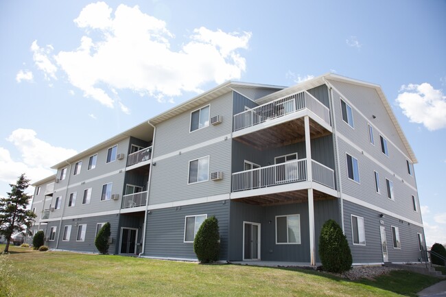 West Fargo, ND West Lake Apartments | Exterior