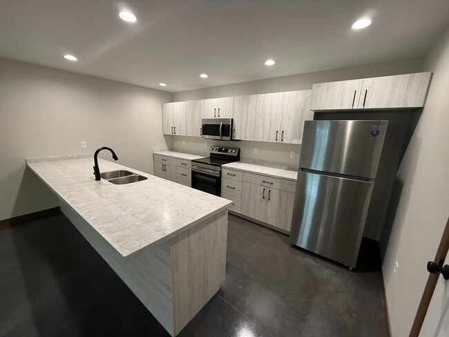 Photo - 115 4th St SW Unit #2