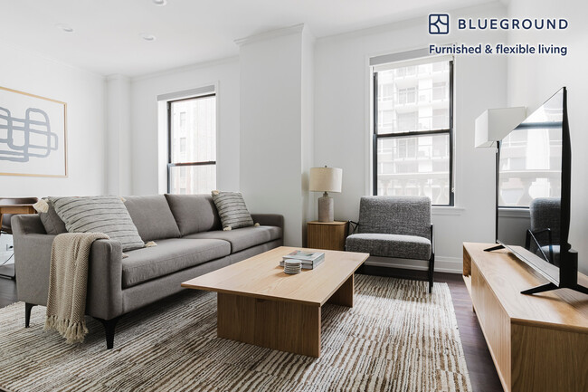 Building Photo - 200 E Chestnut St Rental