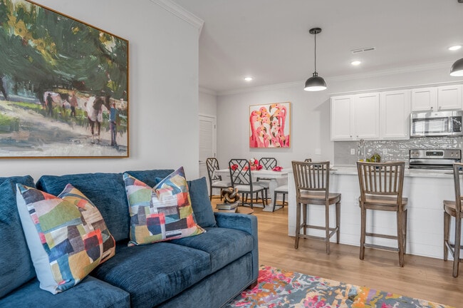 2 BD, 2BA - 1132SF - Living room