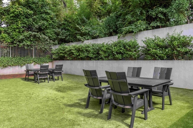 Asientos y salón al aire libre - Live on Hillsborough