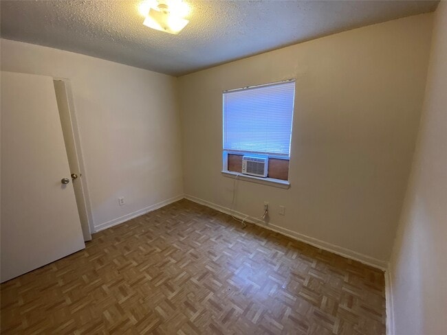 Building Photo - 4211 Rockingham St