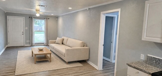 Photo - 713 S Fenner Ave