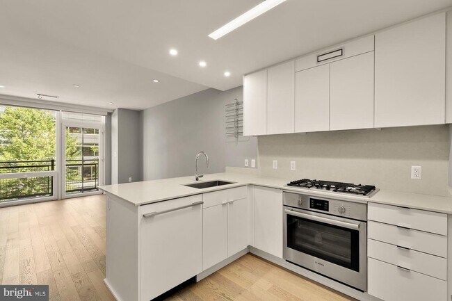 Photo - 37 L St SE Unit 301