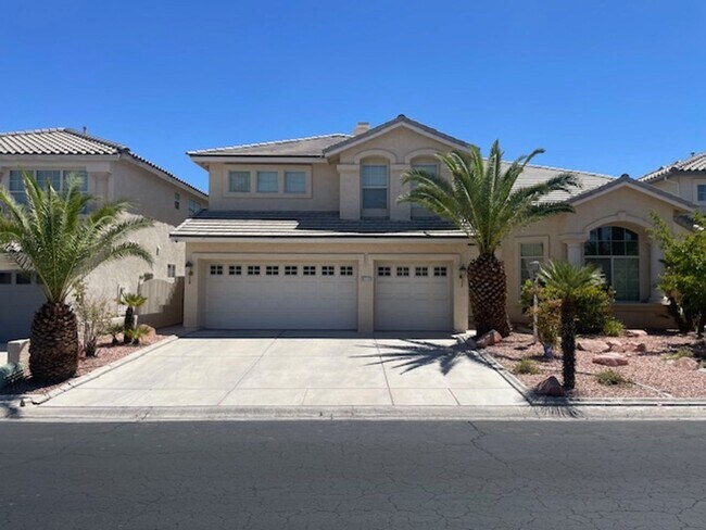Building Photo - FANTASTIC SPACIOUS HOME LOCATED IN GATED C...
