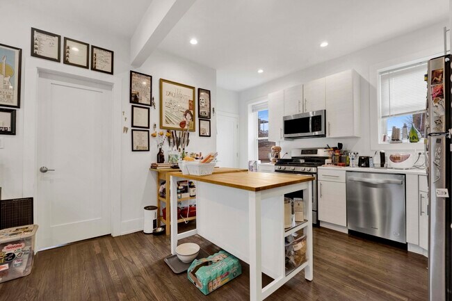 Photo - 2519 W Altgeld St Unit 1e