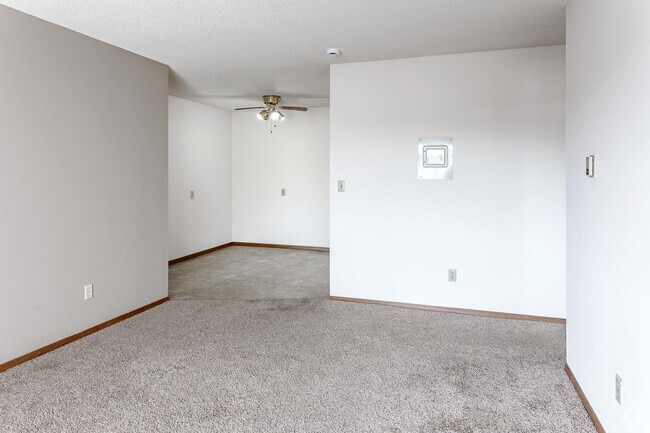 2BR, 1BA - 1,007SF - Living Room