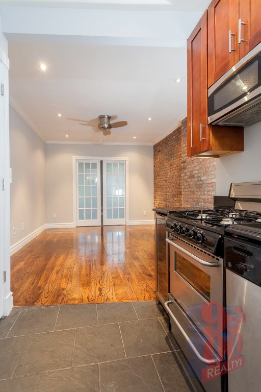 Photo - 380 E 10th St Unidad 2C