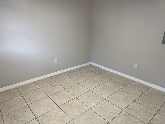 Photo - Spacious 3-Bedroom, 2-Bath Triplex – Clean... Unit B