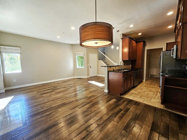 Photo - Beautiful 3 Bed 2.5 Bath Townhome in Beaut...