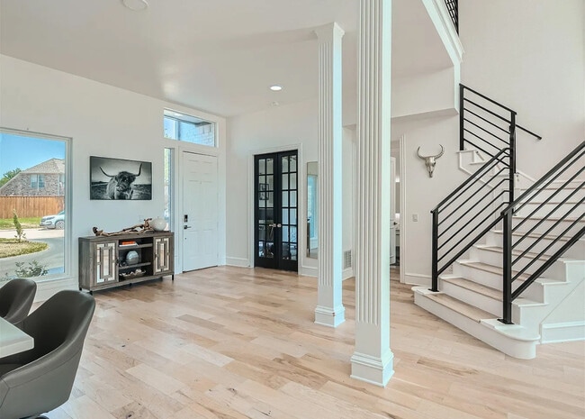 Photo - 1323 Bradford Dr