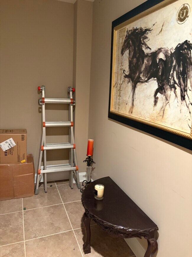 Photo - 2385 Sainsbury Dr NW