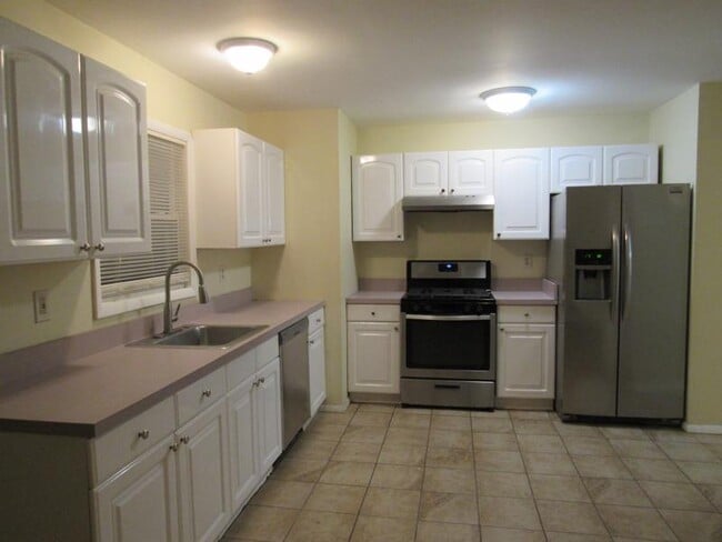 Building Photo - 7 Tree Hollow Ln Unit Guest House