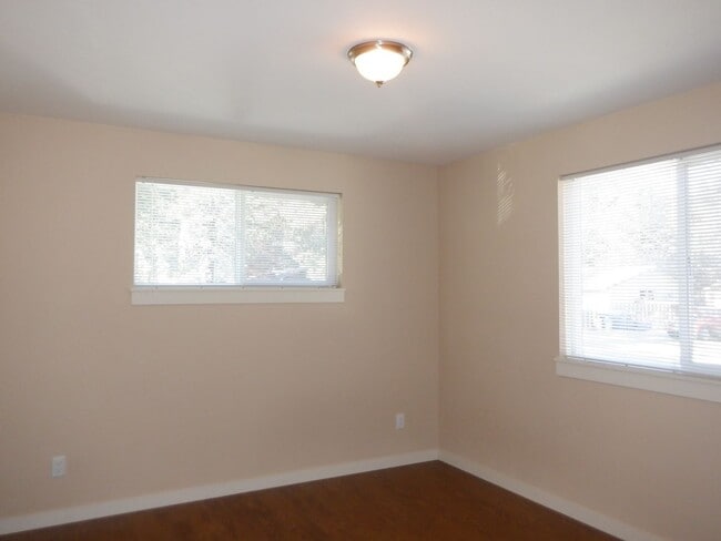 Photo - 1 Bed/1 Bath Duplex Unit in Fantastic Westside Bend Location - Knoll Ave Unidad 1531