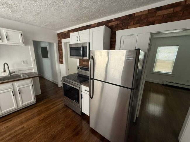 Building Photo - 50 Raymond St Unit 1