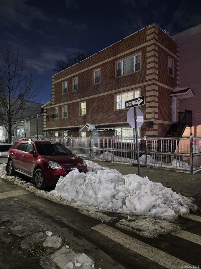 Building Photo - 400 Crescent St. Unit 1,2,3