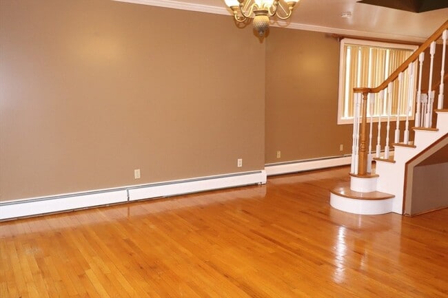 Photo - 484 Walnut St