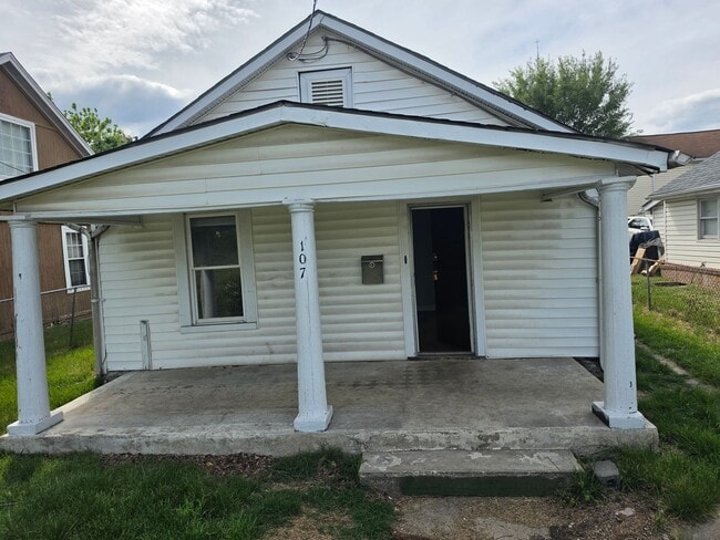 Building Photo - 2 Bedroom 1 Bath House in Southwest Roanoke