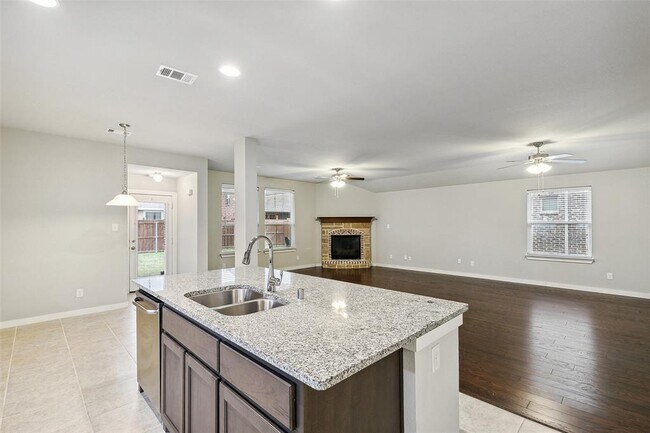 Photo - 1212 White Dove Dr