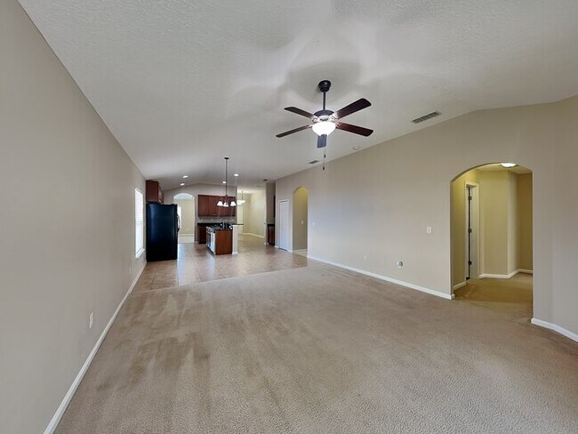 Photo - 181 E New England Dr