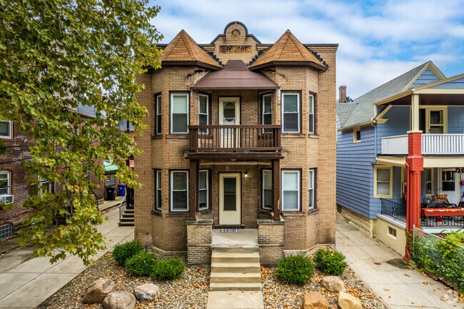 Photo - C Roberto Crossing