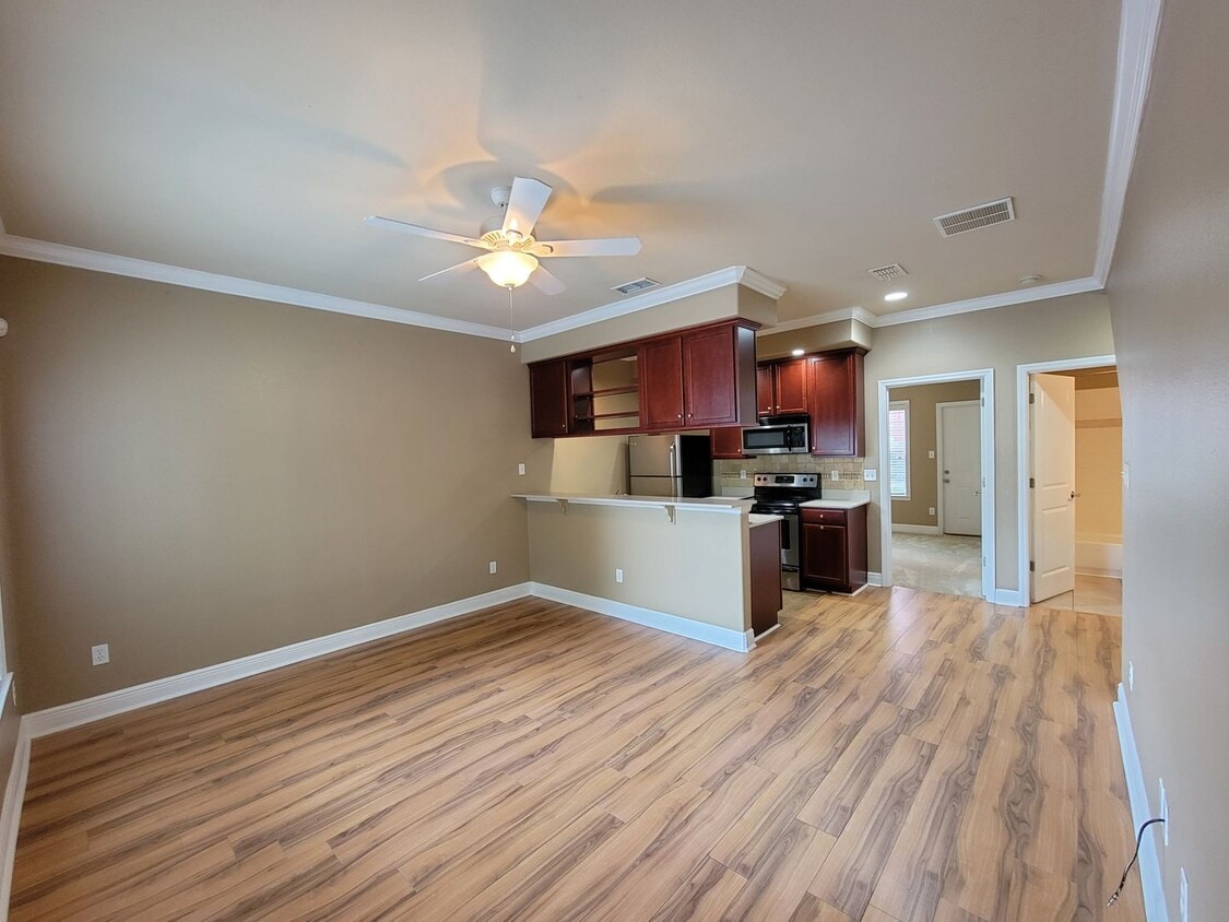 Upscale 3/3 town home in University Green ... - Upscale 3/3 town home in University Green ...