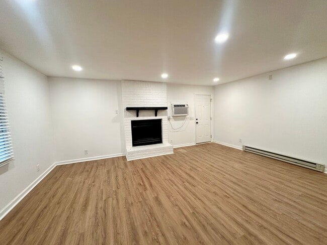 Photo - Location is Everything! Great West Side 2 bdmr/1 bth Available Now!