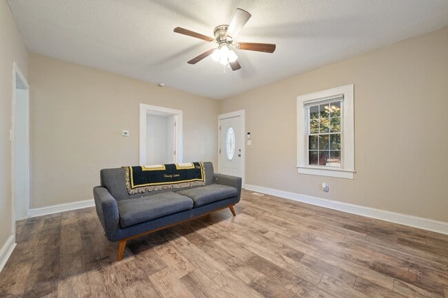 Photo - Lovely 3 bedroom bungalow close to downtown Durham!