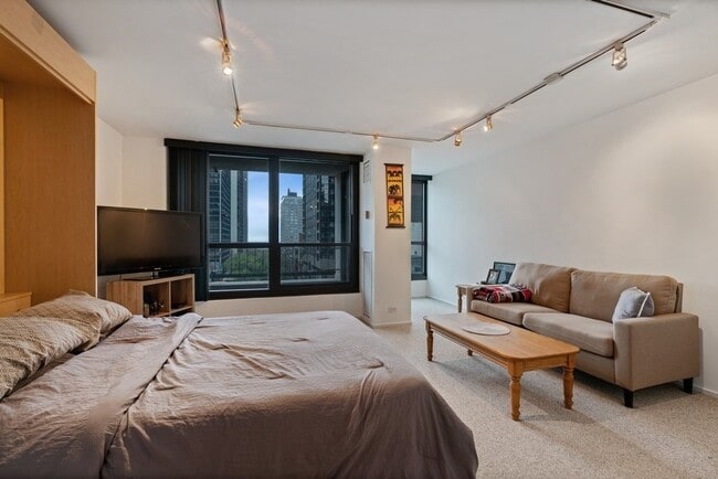 Photo - 1030 N State St Unidad 2F