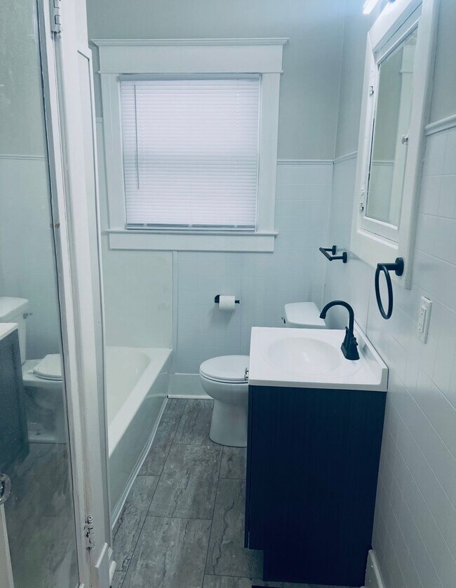 Photo - Beautifully renovated 3 bedroom house!