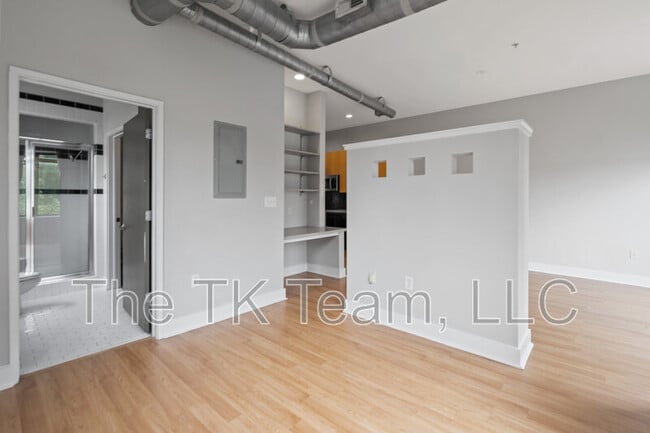 Photo - 514 W 10th St Unit 201