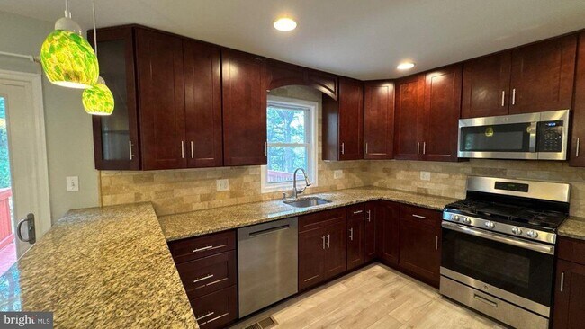 Photo - 4725 Salterforth Pl