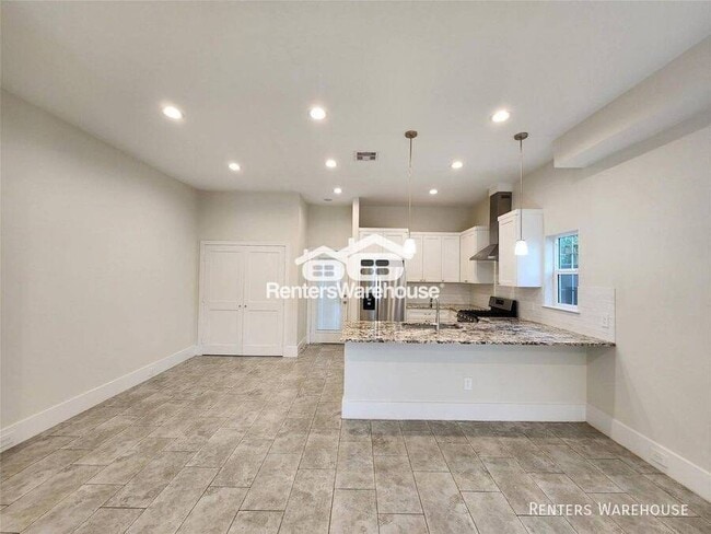 Photo - 2202 Lynnfield St