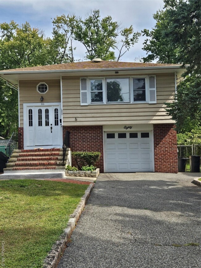 Building Photo - 80 W Neck Rd Rental