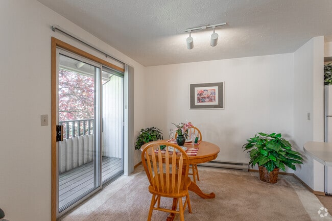 2BR, 1BA - 902 SF