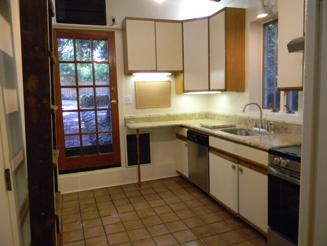 Photo - 311 N High St Unit Rear Apartment