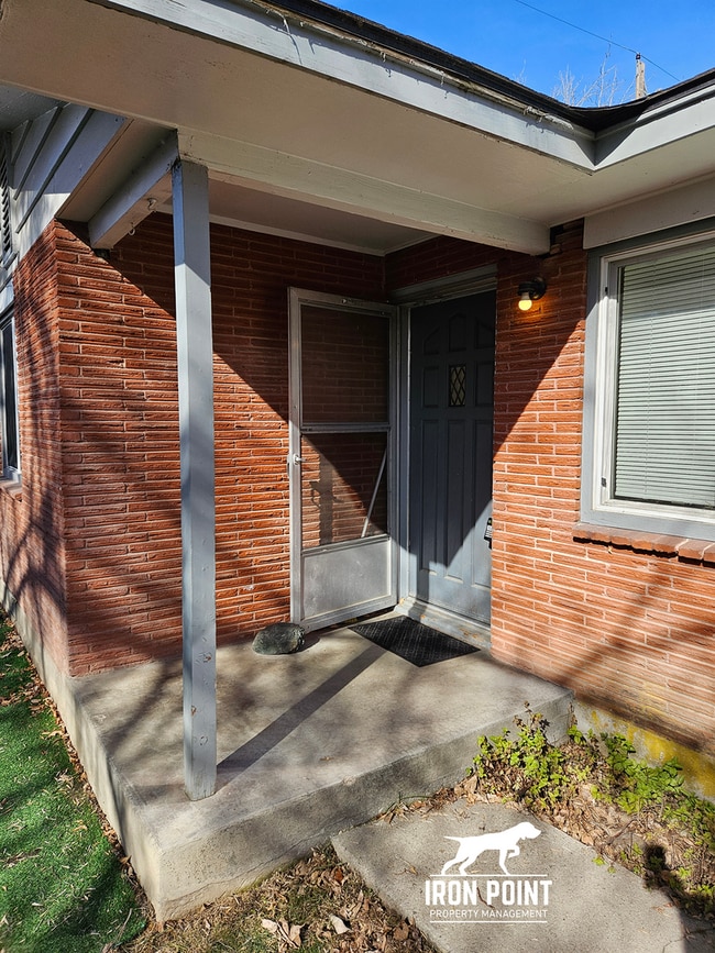 Building Photo - North Boise Duplex w/2 beds, 1bath, W/D, and Covered Parking