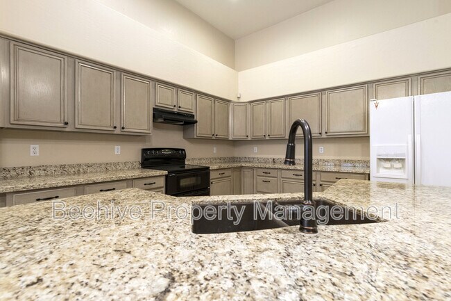 Photo - 1861 N Oracle Cir