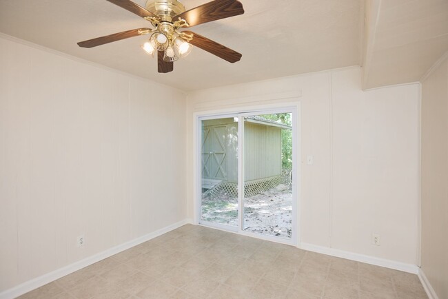 Photo - 2553-2555 Lloyd Rd Unit 2555