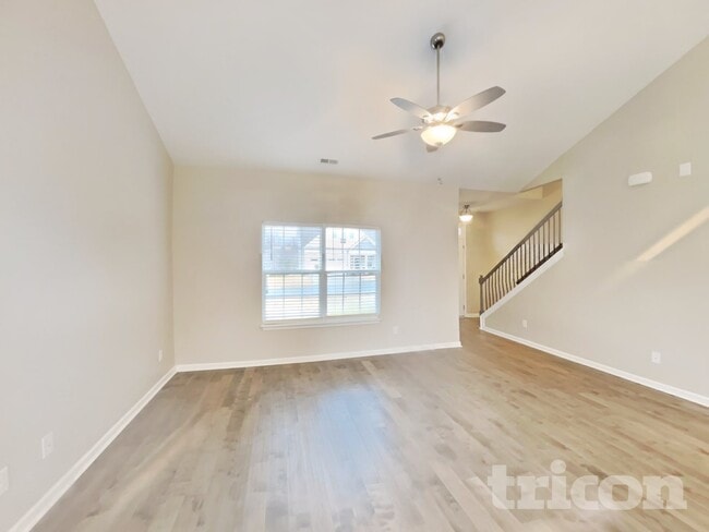 Photo - 319 Wyburn Pl