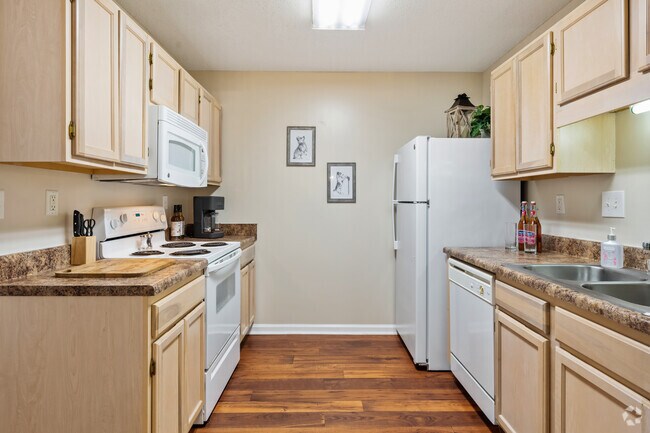 2BR, 1BA - 988SF - Kitchen