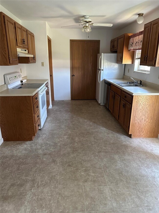 Photo - 842 Southgate Dr