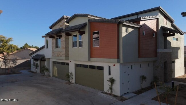 Building Photo - 840 W Pecos Rd