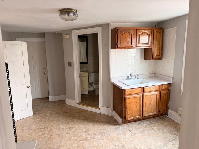 Kitchen - 1608 N Franklin Pl. Unit Upper