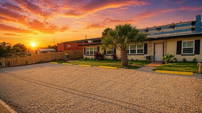 Building Photo - 1360 Oxford Dr Unit A