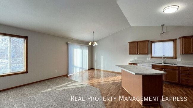 Photo - Spacious 4 Bed, 2 Bath Home in Northeast S...