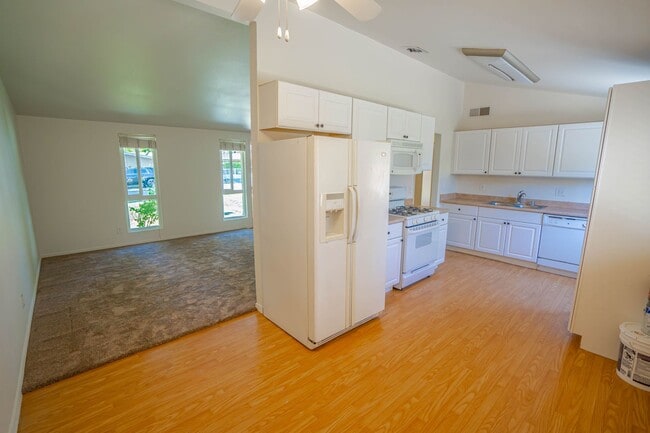 Photo - 19028 Newhouse St