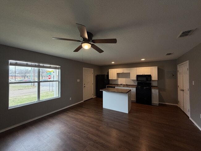 Photo - 1738 Jennings St