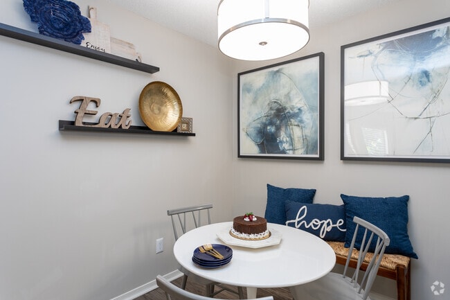 2BR, 2BA - 960SF Magnolia - Dining Area